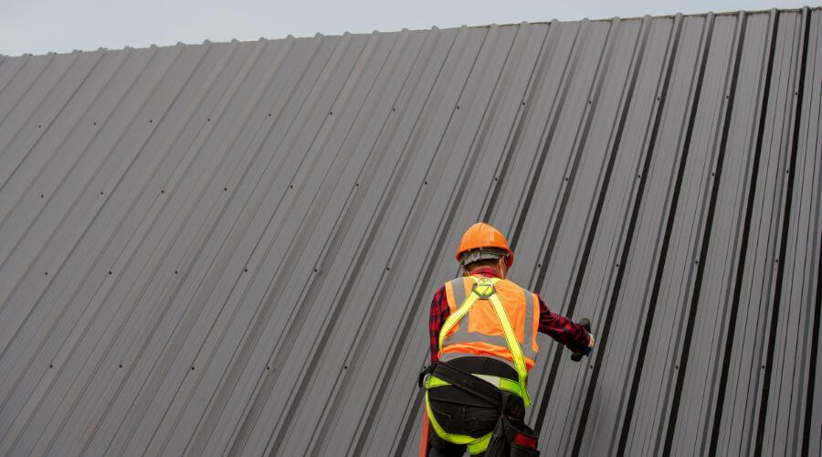 Professional gutter cleaning in Smock, PA